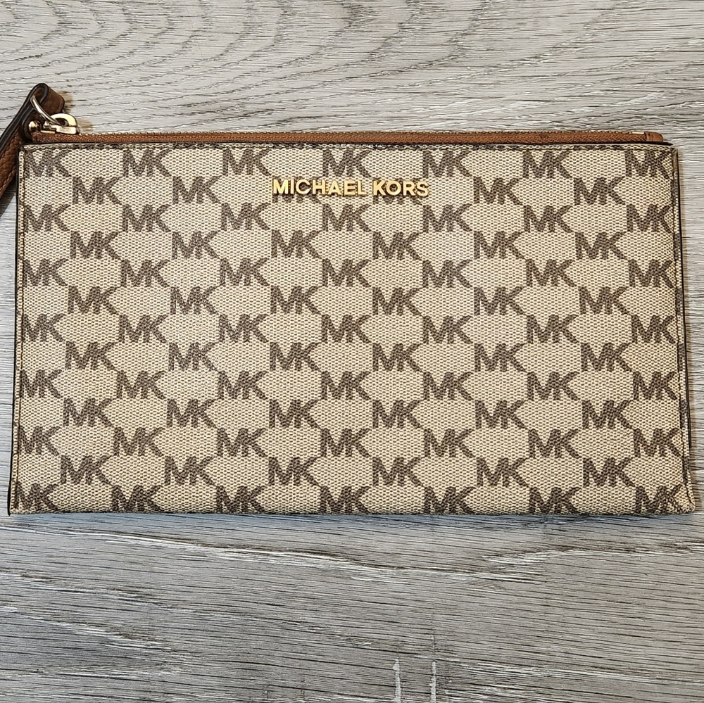 Michael Kors Jet Set Wristlet - Picture 1 of 5